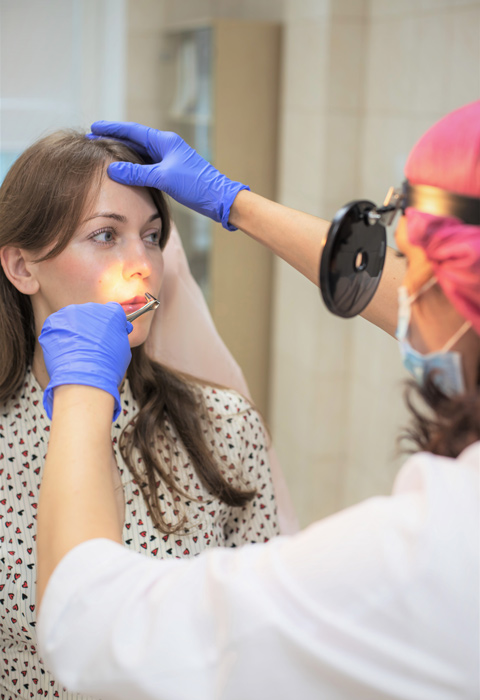 Как проходит прием отоларинголога?